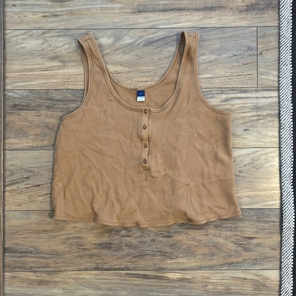 Old Navy Tops - Woman’s cropped tank
